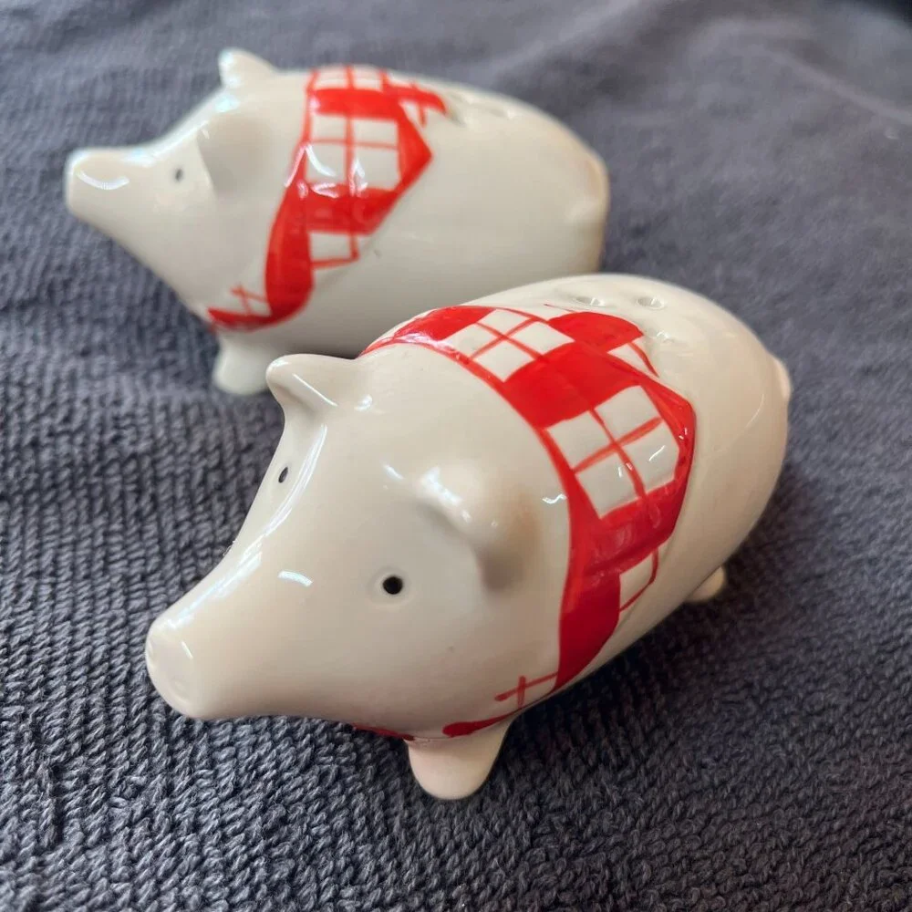 Vintage Pier 1 Pig Salt &‎ Pepper Shakers Wearing Red Checkered Scarves